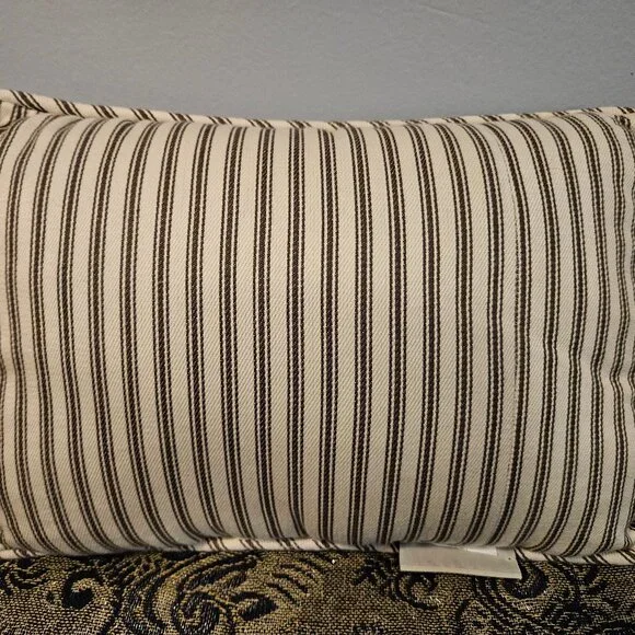 Pottery Barn '...and to all a good night' Lumbar Pillow, 9"x13" - Picture 4 of 5